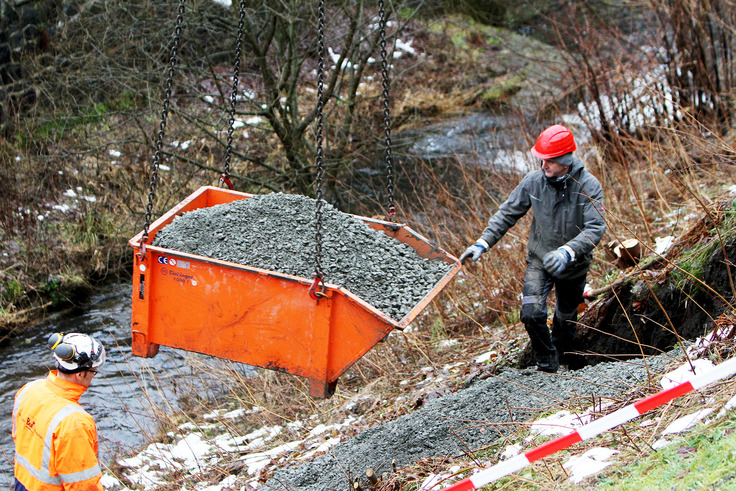 Verfüllung, offene Stellen, Tagesbruch, Böschung oberhalb der Innerste, Kies