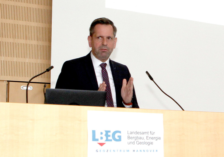 Niedersachsens Wirtschaftsminister Olaf Lies betont, dass die Daten des vom LBEG ver-fassten Rohstoffsicherungsbericht eine wichtige und sachliche Grundlage für weitere Planungen und Diskussion sind.