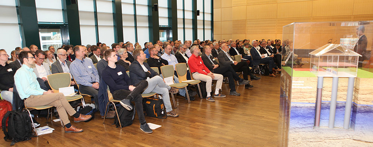 Mehr als 160 Expertinnen und Experten nehmen an der 14. Norddeutschen Geothermietagung im Geozentrum Hannover teil.