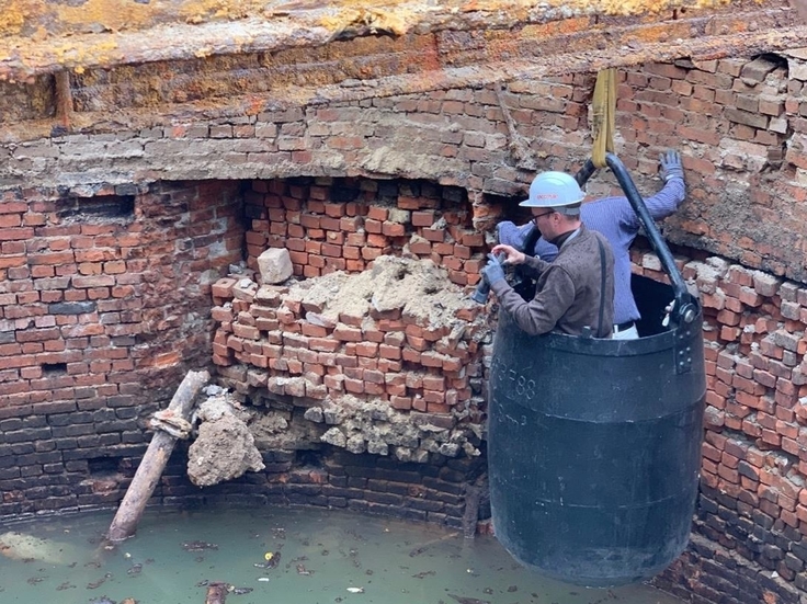 Bei einer ersten Befahrung vor rund vier Jahren hat sich gezeigt, dass der Schacht Ehmen I bis drei Meter unter der Tagesoberfläche mit Wasser gefüllt ist.