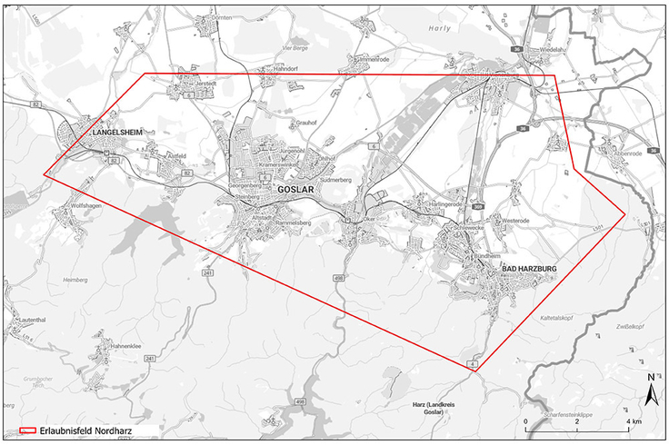 Das rot eingegrenzte Erlaubnisfeld „Nordharz“ erstreckt sich von der Innerste bis an die Landesgrenze nach Sachsen-Anhalt, umfasst die Städte Goslar und Bad Harzburg, Teile Langelsheims und Vienenburgs sowie Bereiche des Naturparks Harz.
