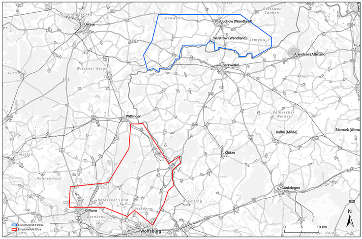 Das Erlaubnisfeld „Clenze“ (blau) liegt im Landkreis Lüchow-Dannenberg, das Erlaubnisfeld „Ehra“ (rot) im Wesentlichen im Landkreis Gifhorn.