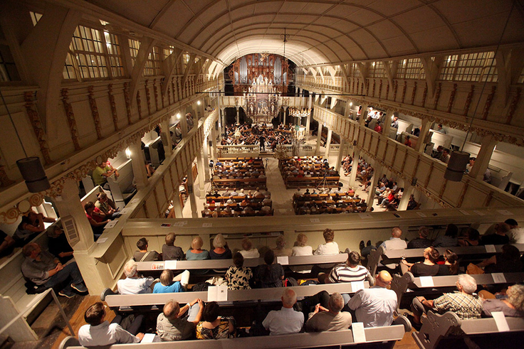 Bis unters Dach voll besetzt ist die Clausthaler Marktkirche zum Auftaktkonzert des TU-Sinfonieorchesters zum Jubiläum „500 Jahre Bergbehörde“, das das LBEG feiert.