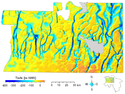Die Karte zeigt eine Draufsicht auf den ersten Teilbereich der aktualisierten Quartärbasis für Niedersachsen mit deutlich erkennbaren subglazialen Rinnen, die vorzugsweise von Nordnordost nach Südsüdwest verlaufen.