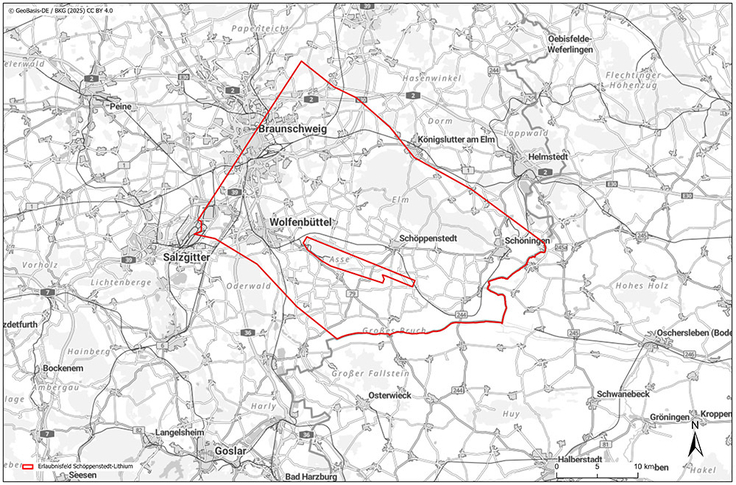 Das Erlaubnisfeld „Schöppenstedt-Lithium“ erstreckt von Braunschweig und Salzgitter bis an die Landesgrenze zu Sachsen-Anhalt zwischen Schöningen und Hornburg und spart dabei lediglich die Asse aus.