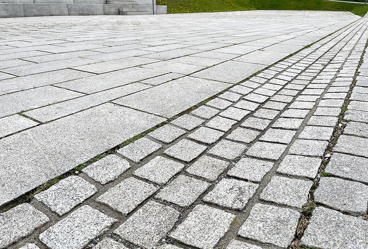 Versiegelte Böden können kaum Niederschlag aufnehmen und verlieren damit unter anderem ihre Funktion als natürlicher Wasserspeicher.