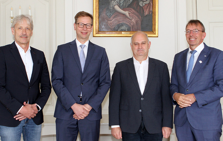 Das Foto zeigt vier Personen, die zweite von rechts ist der neue Abteilungsleiter Rochus Rieche.