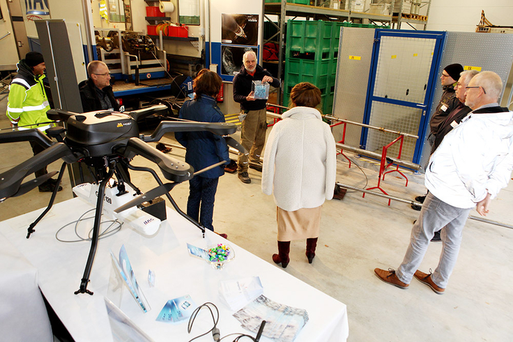 Per Drohne und Messsonde lässt sich der Untergrund geophysikalisch untersuchen.