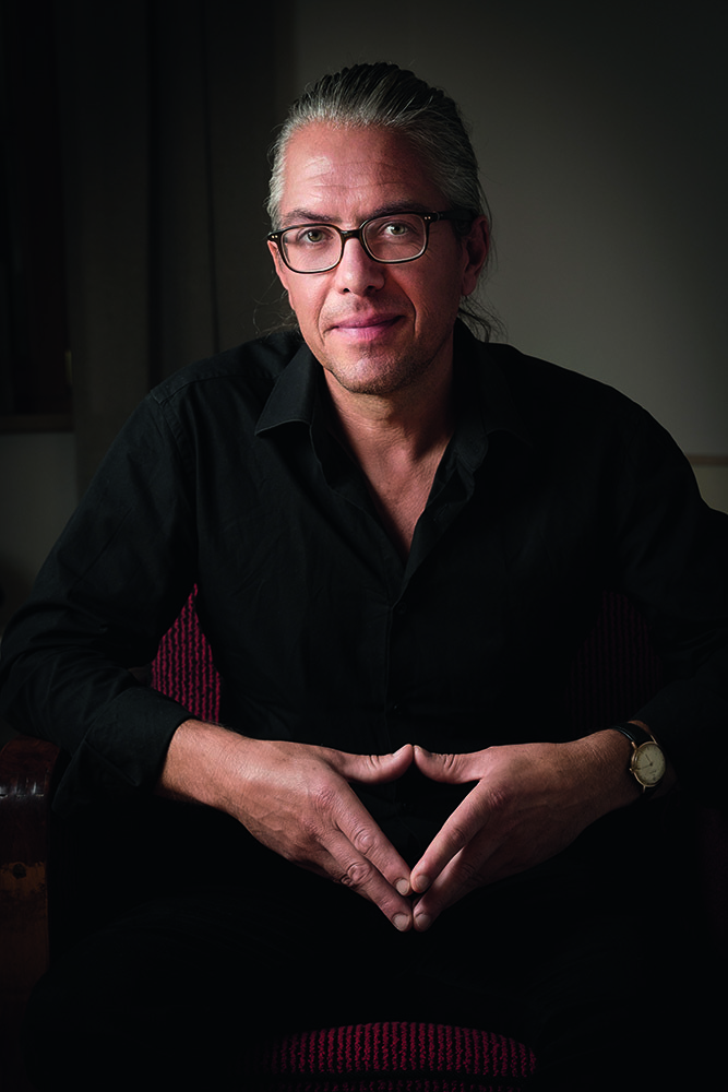 Das Bild zeigt ein Portrait von Schriftsteller Steffen Kopetzky